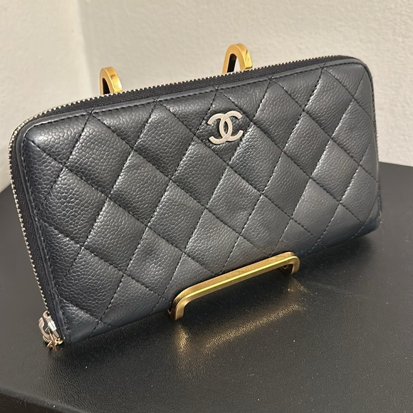 Chanel Long Zipper black wallet in good condition - Picture 1 of 16